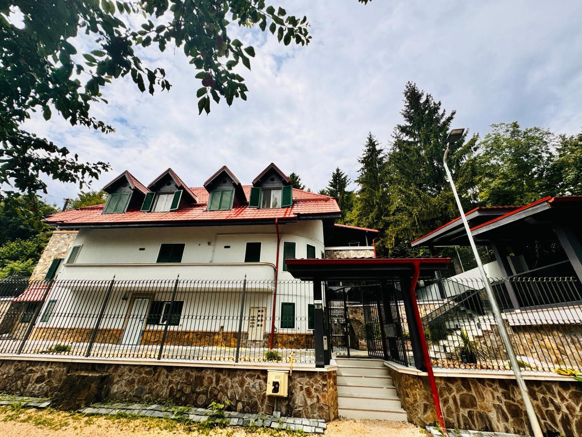 Ylly Aparts Brasov Exterior photo